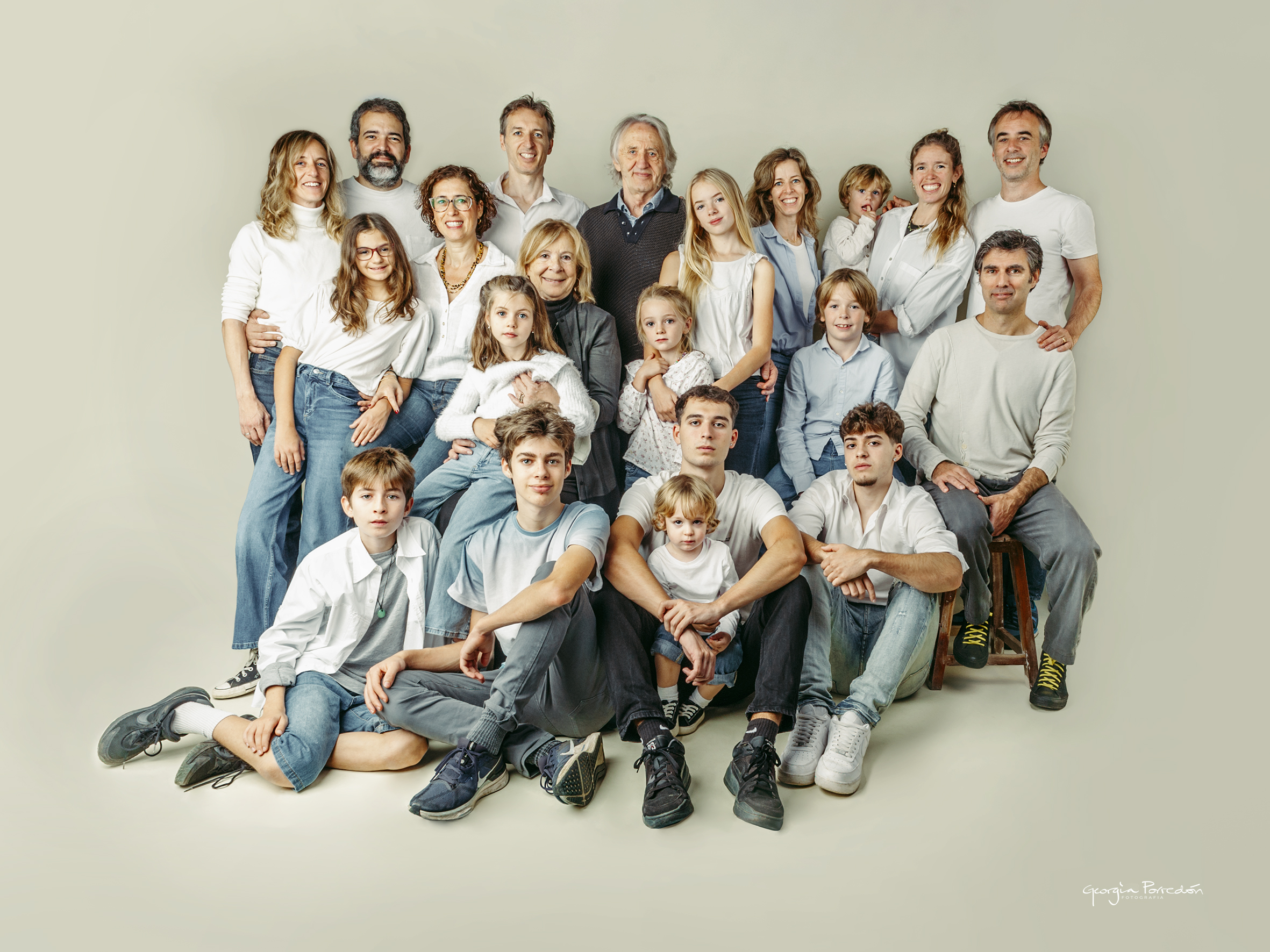 Georgia Porredon fotografia familia sessio estudi grup pares fills nets